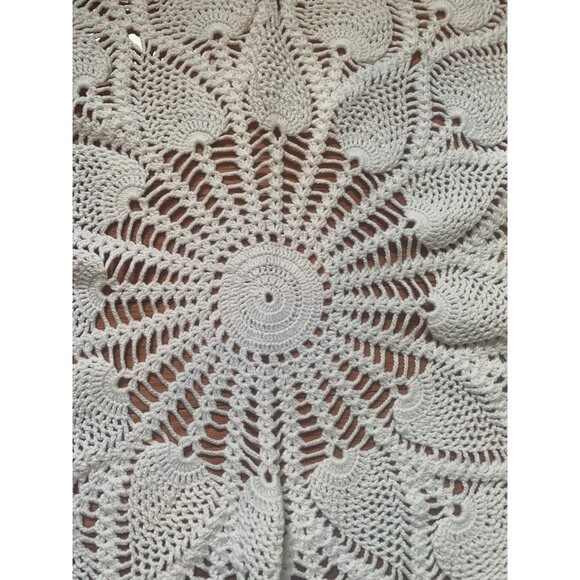 Vintage Crochet Doily Table Centerpiece Handmade 25 Inches - Picture 11 of 11